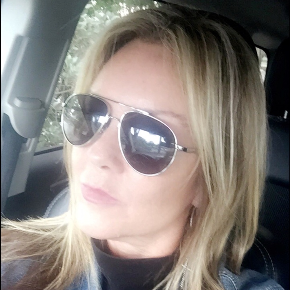 Meet your Posher, Monica